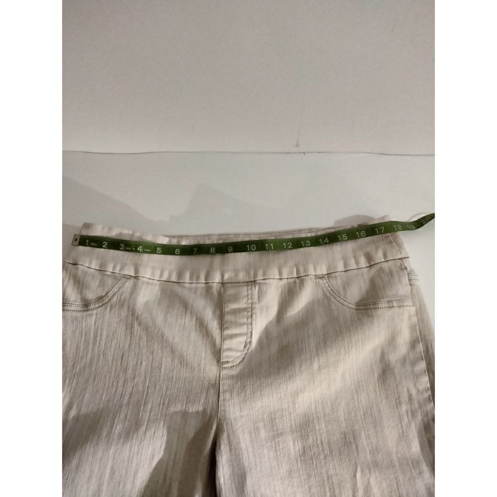 Chico's Plus Size Pull On Capris - Picture 5 of 8